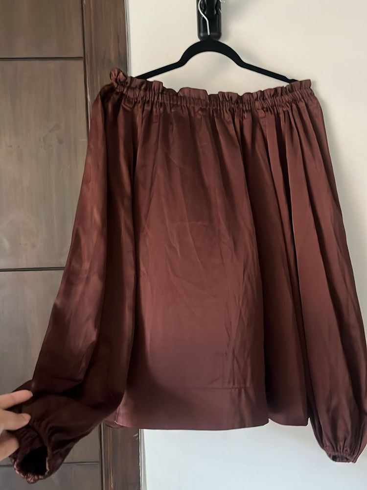 H&amp;M Brown Off-the-Shoulder Blouse