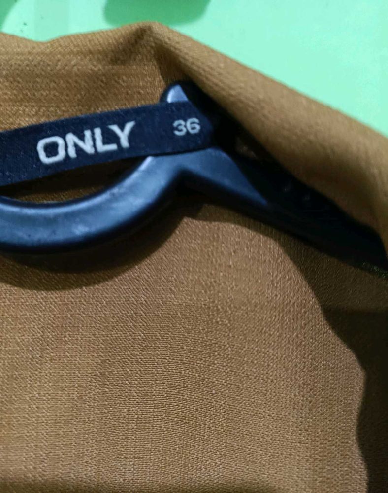 ONLY Brown Top