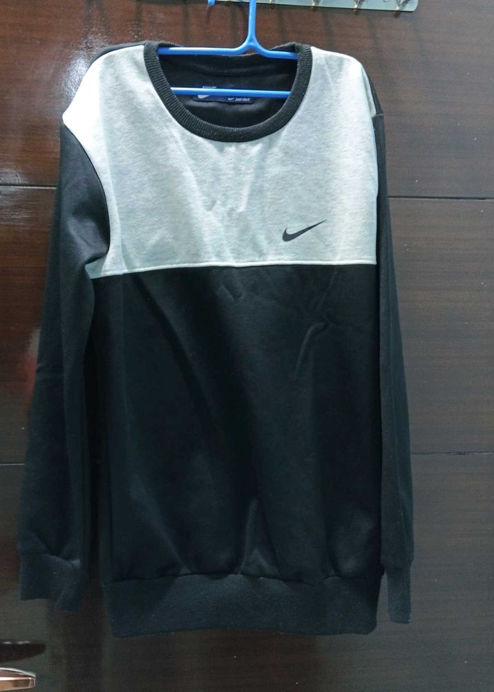 Nike Black Sweat Shirt ❄️