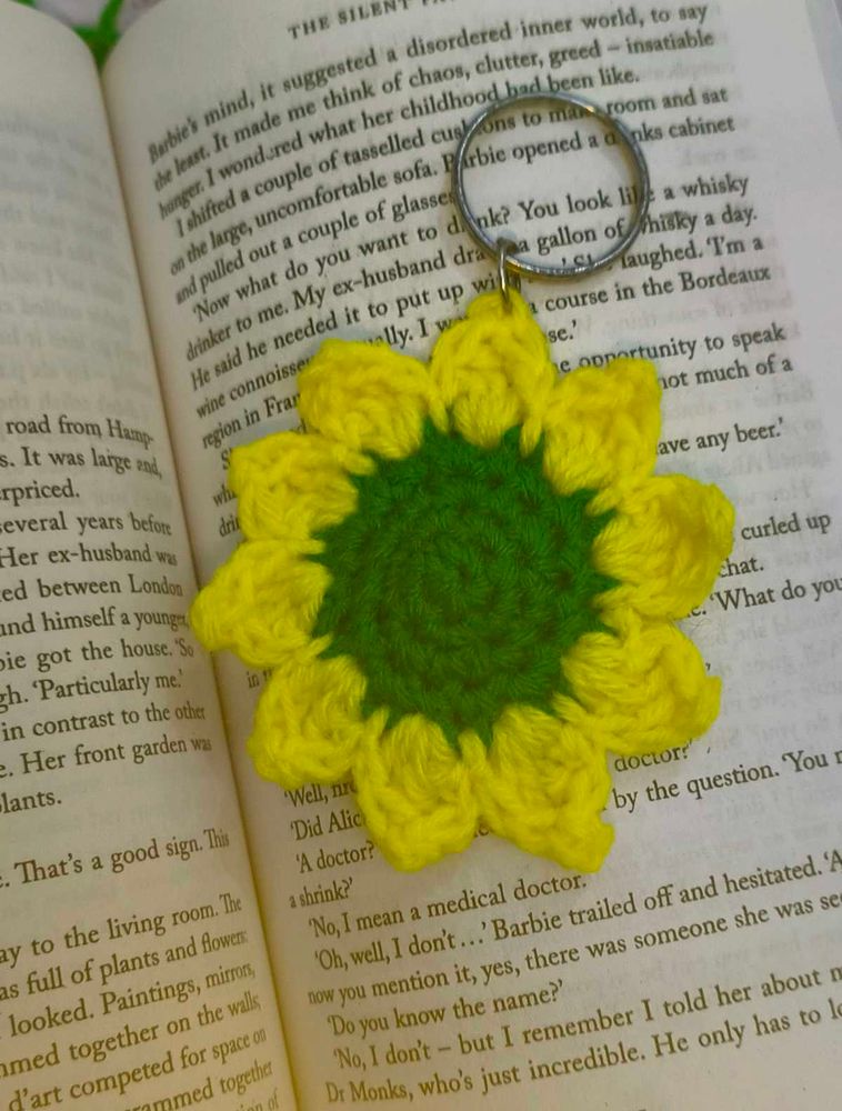 crochet sunflower keychain🌻