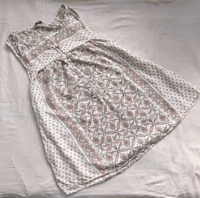 🦢🪕Soft Desi Sleeveless Short Kurti