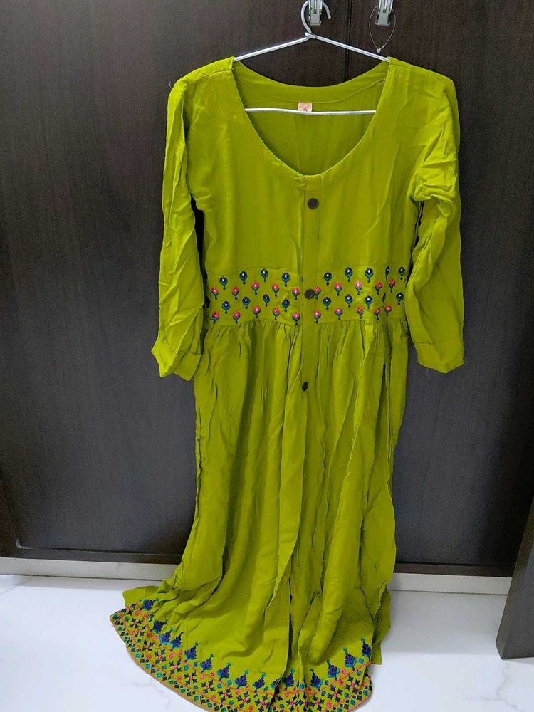 Green Embroidered Long Kurta