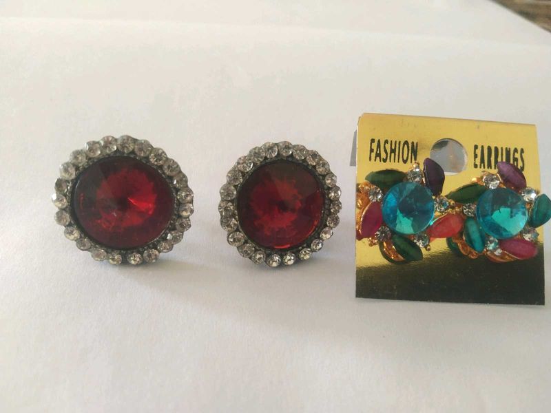 2 Pairs Of Earings