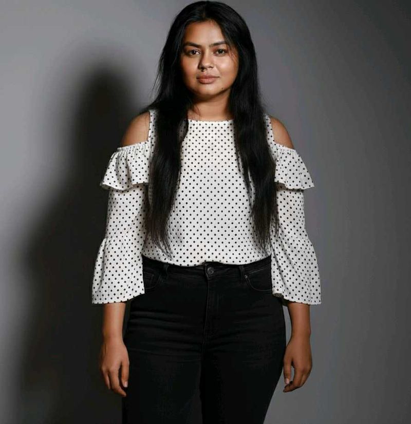 🛍️ Good Shoulder Cut Top &amp; Black Jeans ⭐⭐⭐⭐⭐