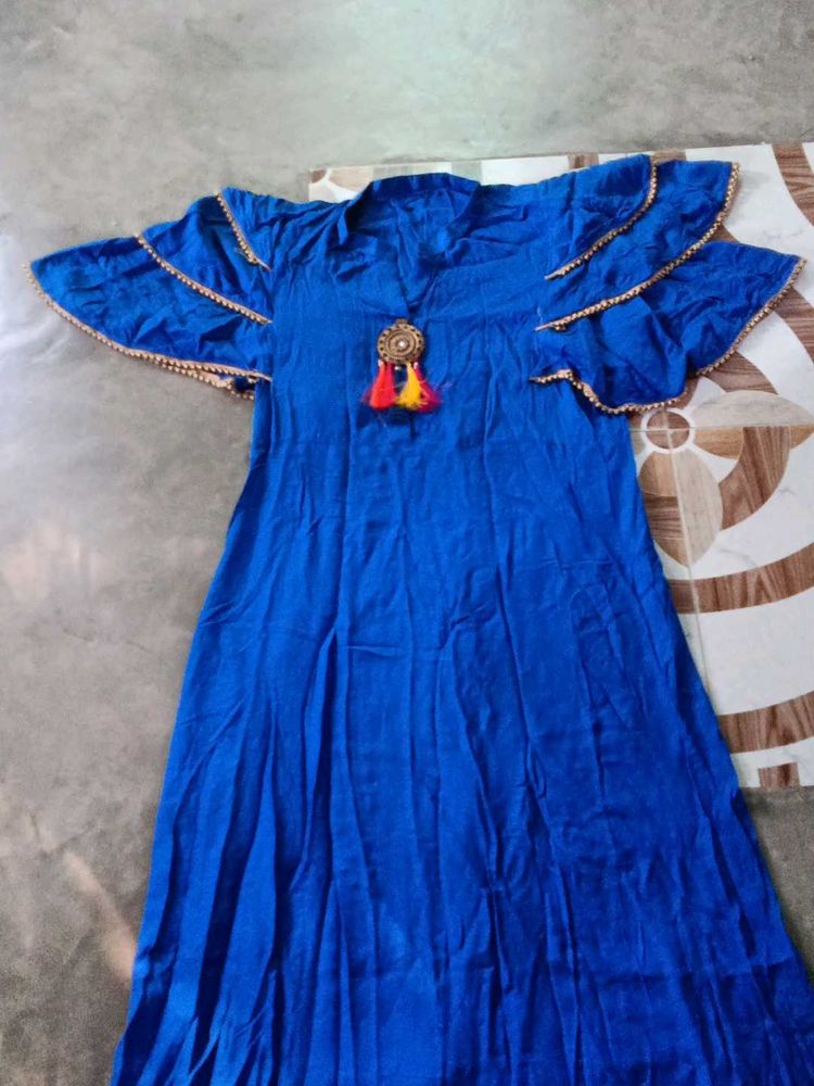 gown with unique style sleeve
