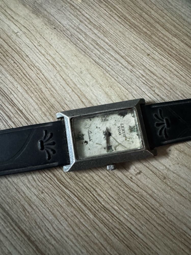 Lexus Vijay Womens Vintage Wrist Watch