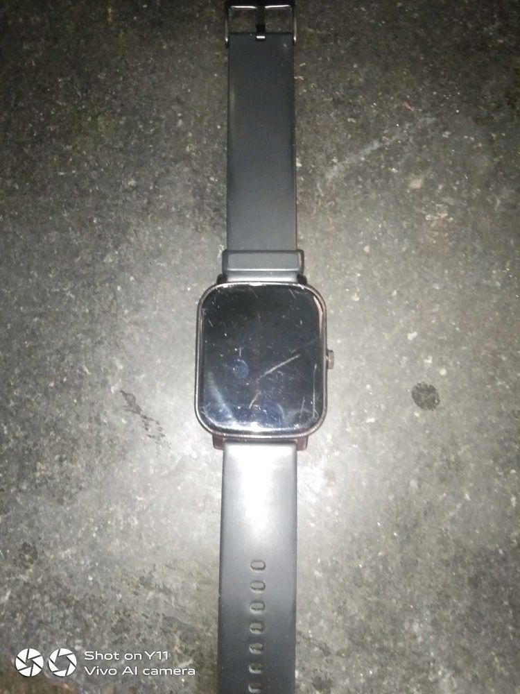 Noise Vivid Call SMARTWATCH