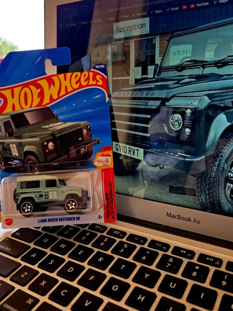 Hot Wheels Land Rover Defender 90