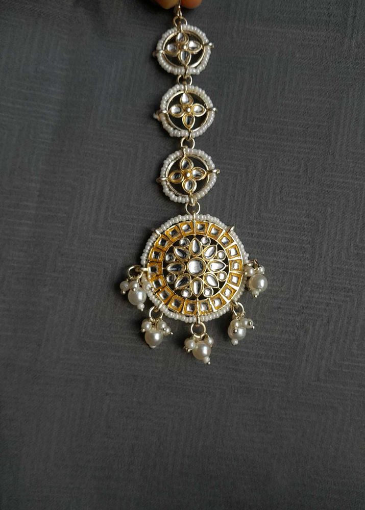 Elegant Kundan Tikka Headpiece