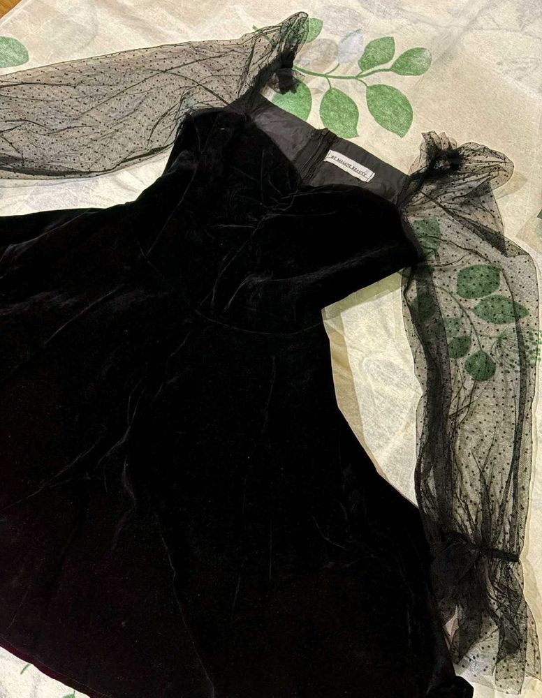 ✨ Elegant Black Velvet Mini Dress