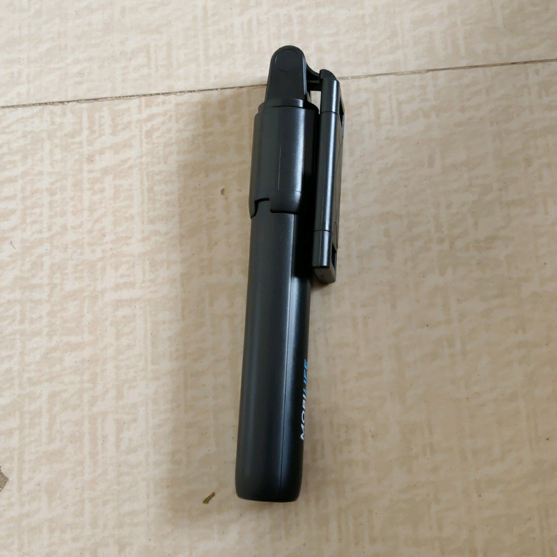Bluetooth Extendable Selfie Stick with Wireless Re