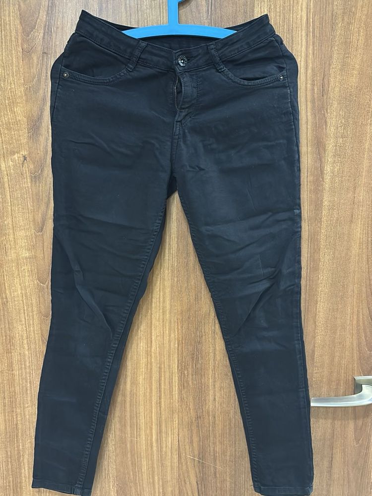 Black Narrow Fit Jeans