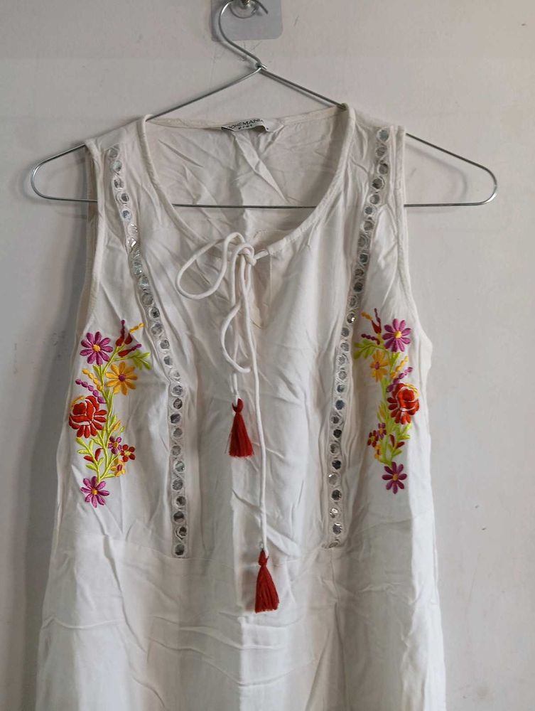 Beautiful Embroidery Kurti