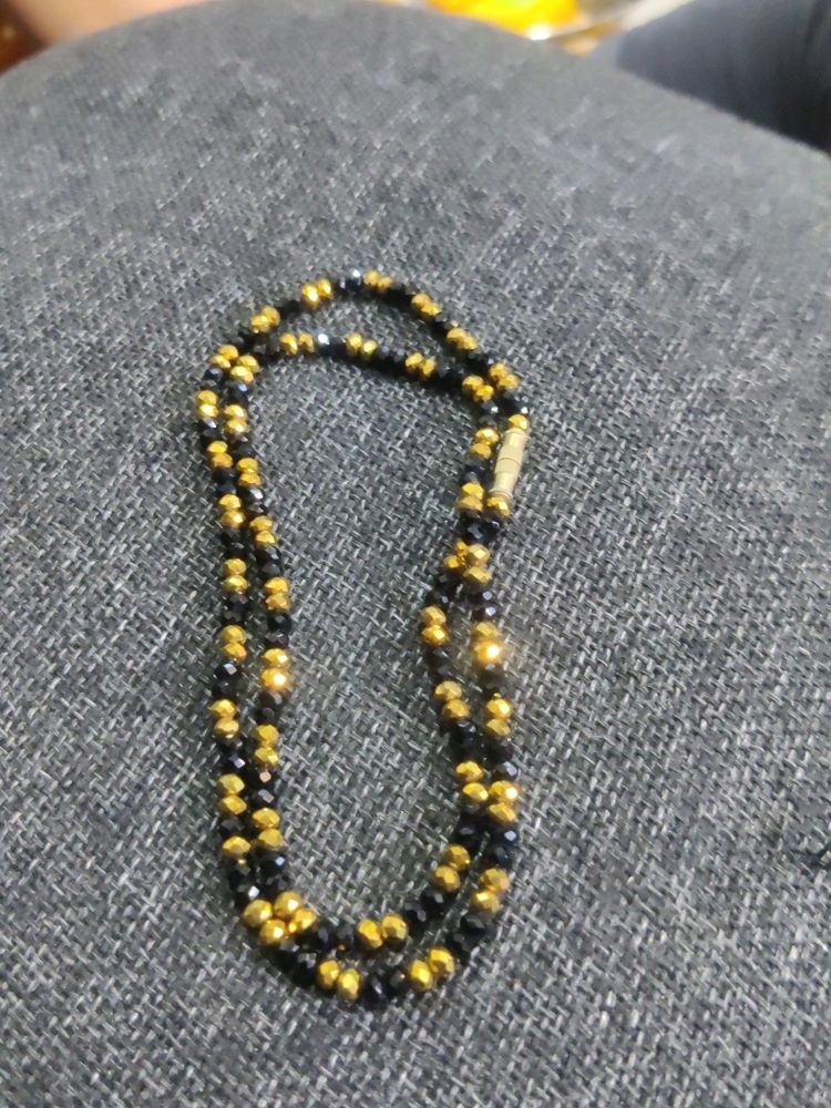Long Chain Black and Gold Beats