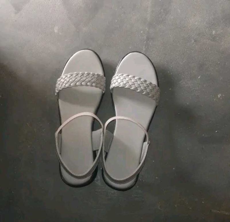 Versatile Women Flats &amp; SandalaI haven&#39;t worn it e
