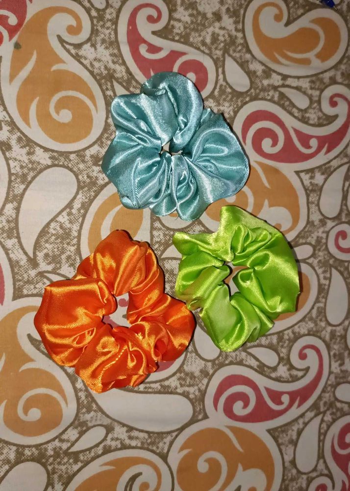 3 Scrunchies