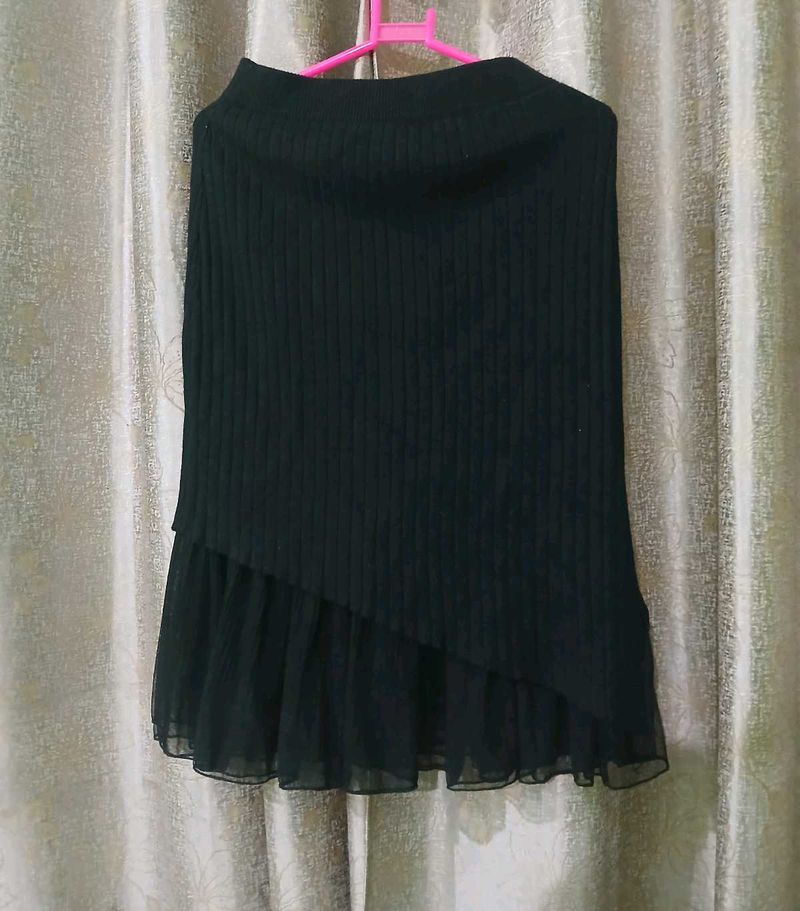 Chic Black Knit Mini Skirt