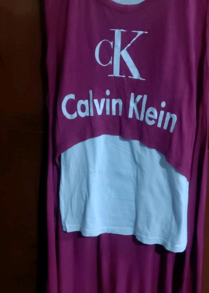 Korean Maroon Cute flowy top [Crop from front, long in back]