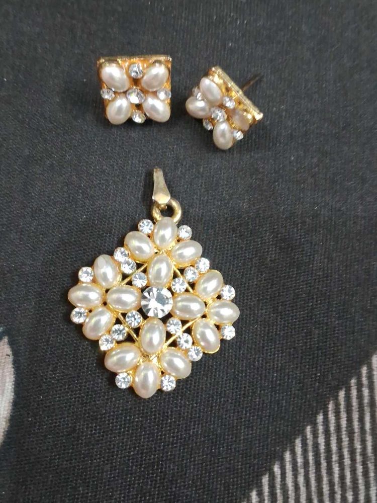 Moti Stone Pendent  Set