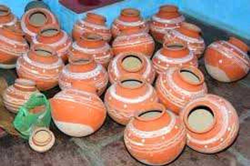 🏺 मिट्टी का मटका – प्राकृतिक ठंडे पानी के लिए (Cl