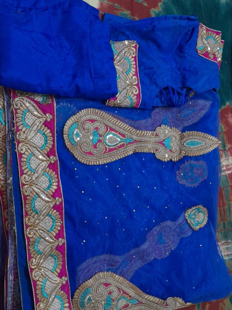 Net Saree With Matching Blause And Peticot