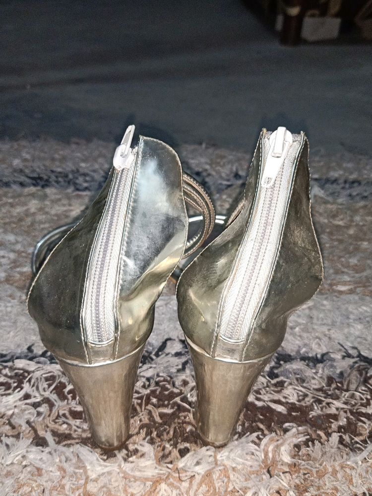 Beautiful ROCIA By  Regal Women&#39;s Silver Heels