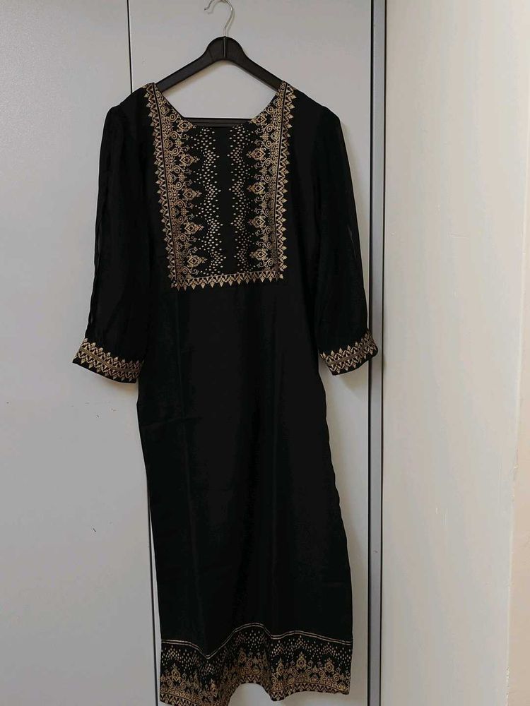 Elegant Black Embroidered Kurta