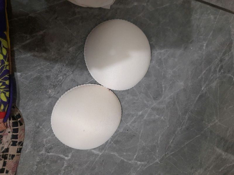 Cups/pads-3 Pairs