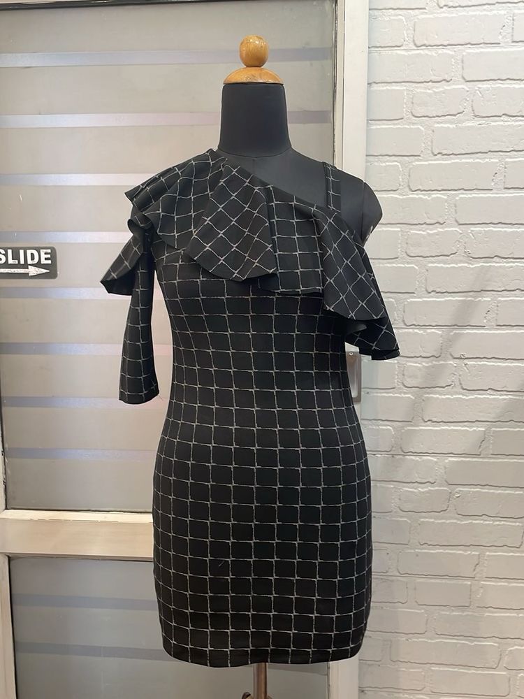 Chic One-Shoulder Dress