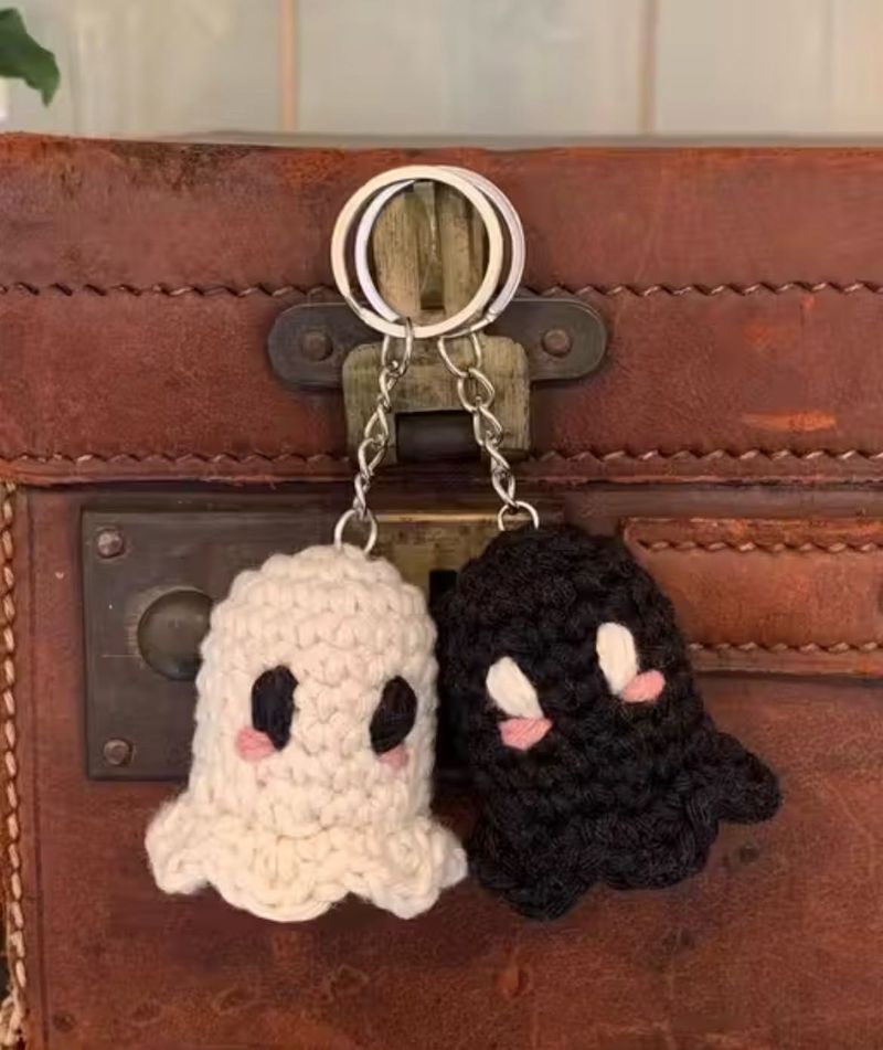 Ghost couple Keychains