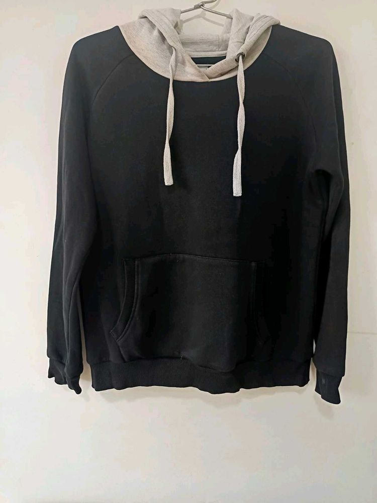 BLACK HOODIE