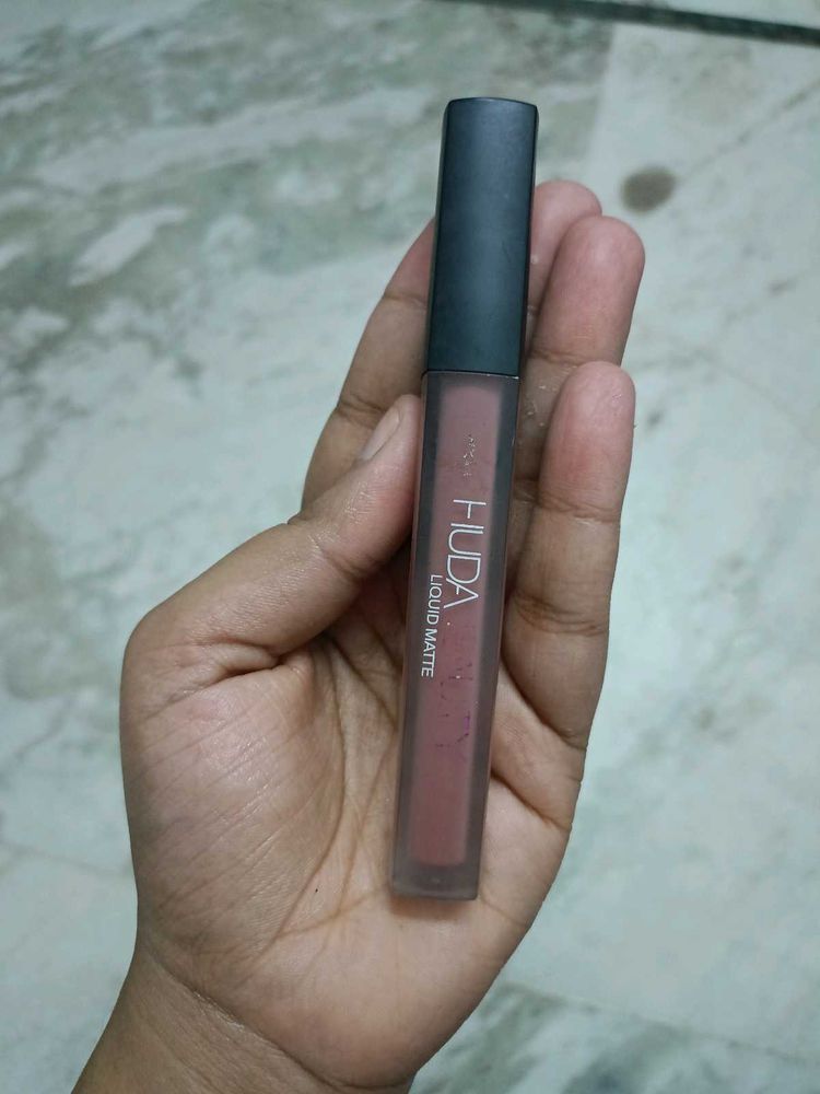 Huda Beauty Liquid Lipstick Shade Wifey - Original