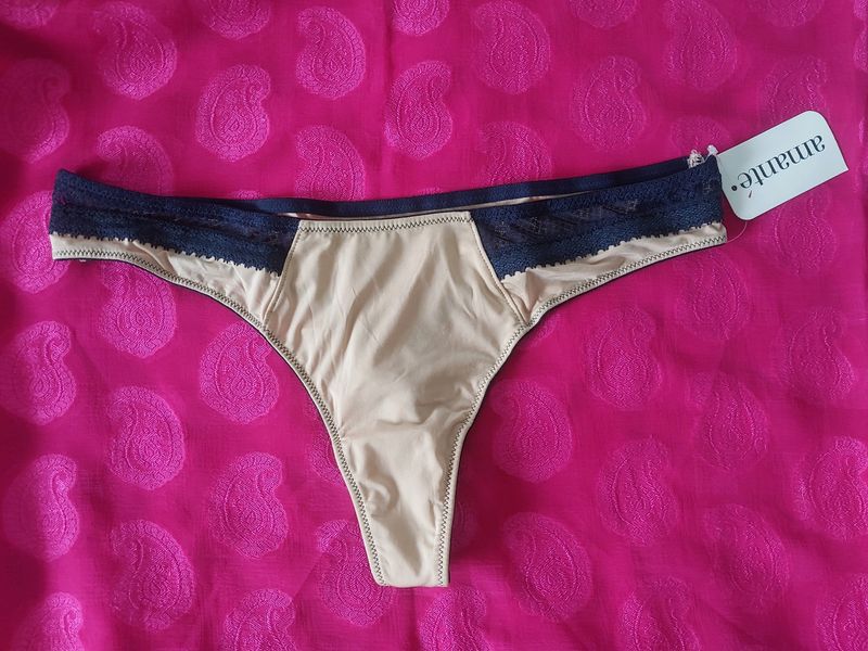 Thong Model Amante Brand Panty