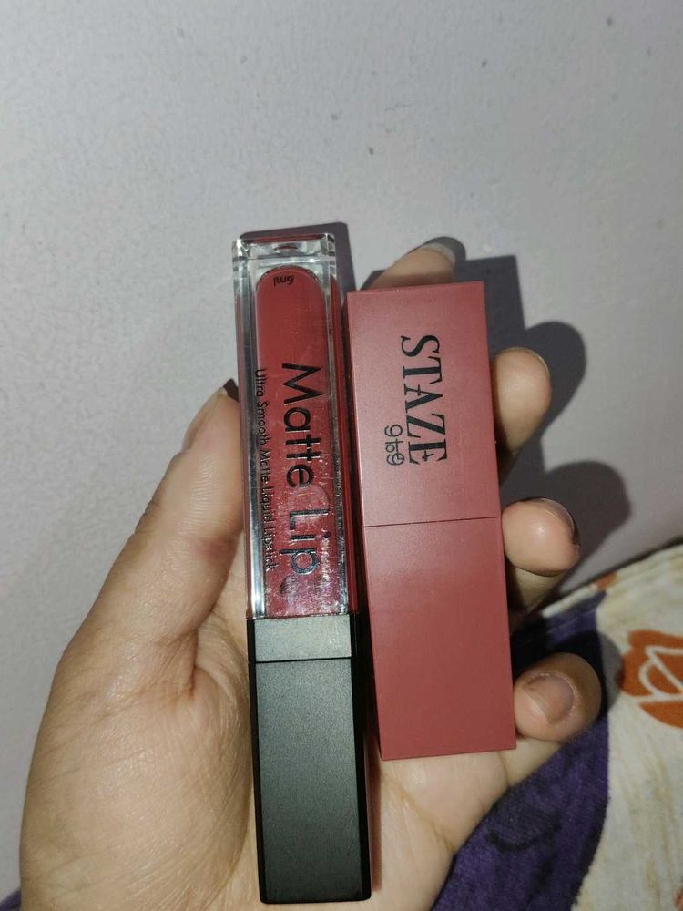 Set Of 2 Lipsticks With Lipbalm Free 🆓