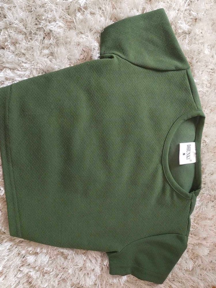 Green Cropped Top