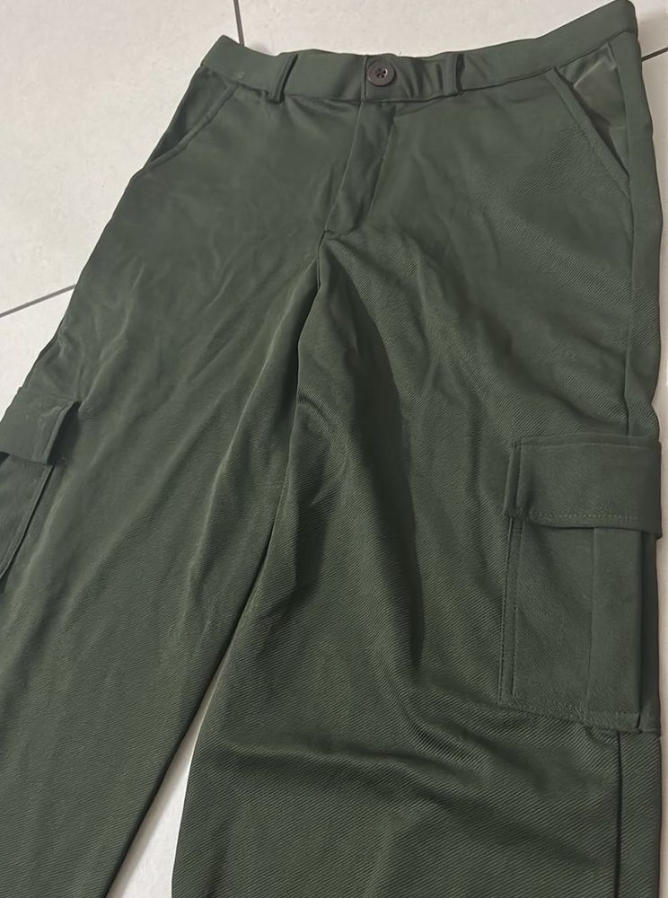 Bottle Green Cargo Pants With Zipper And Pockets