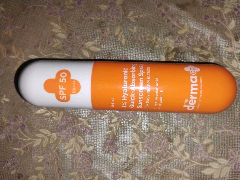 The Derma Co Quick-Absorbing Sunscreen Spray
