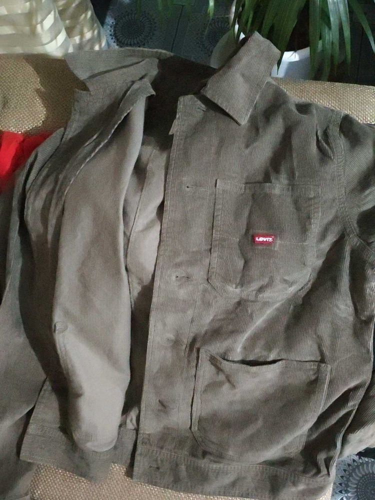 Levi&#39;s Corduroy Jacket 40&amp;42 Avail