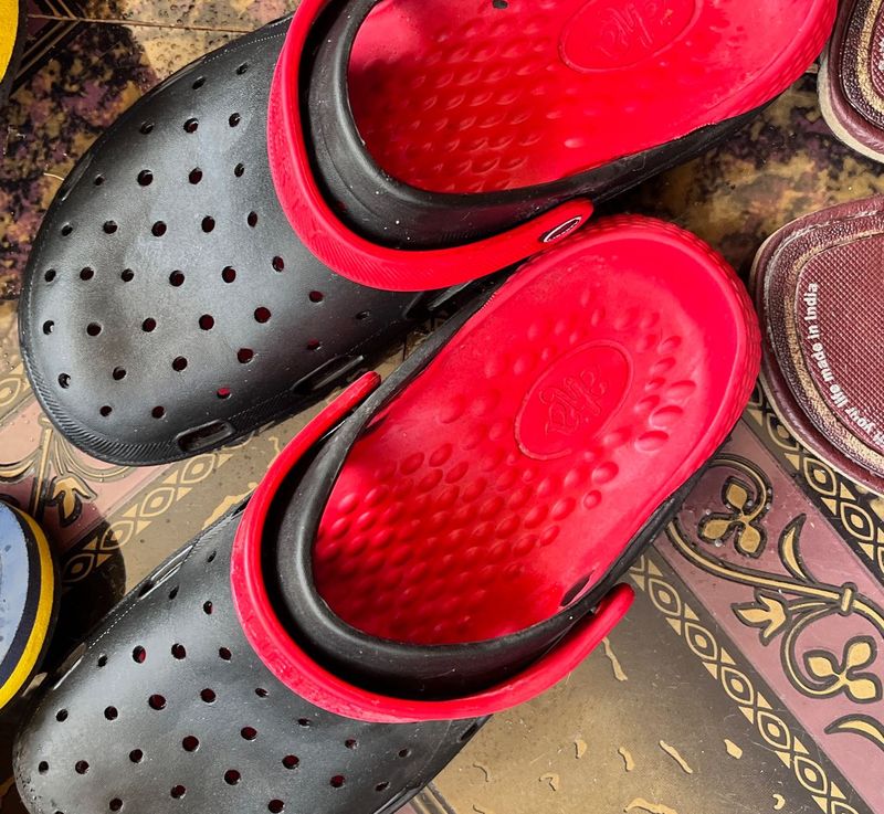 Comfy Black &amp; Red Sandals in uk10