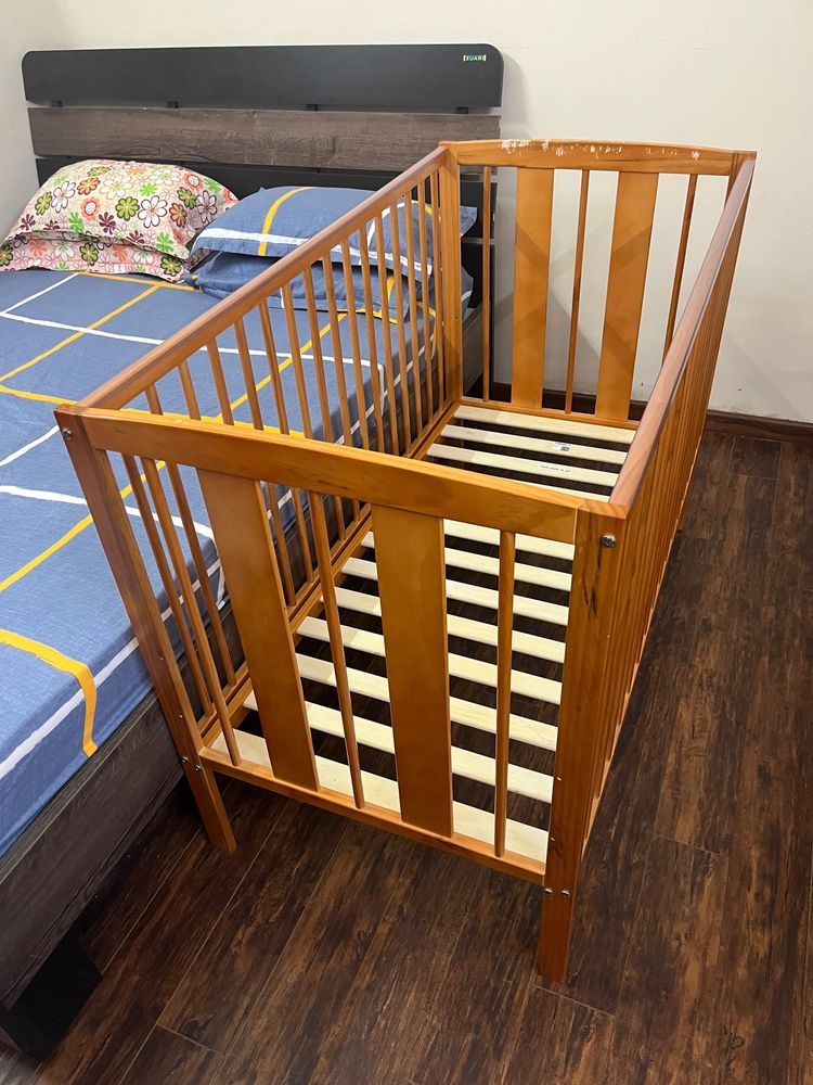 Babyhug Cot (WITHOUT MATTRESS)