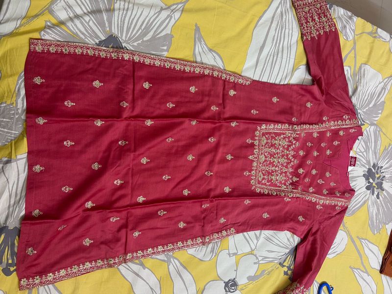 Elegant Pink Embroidered Kurta