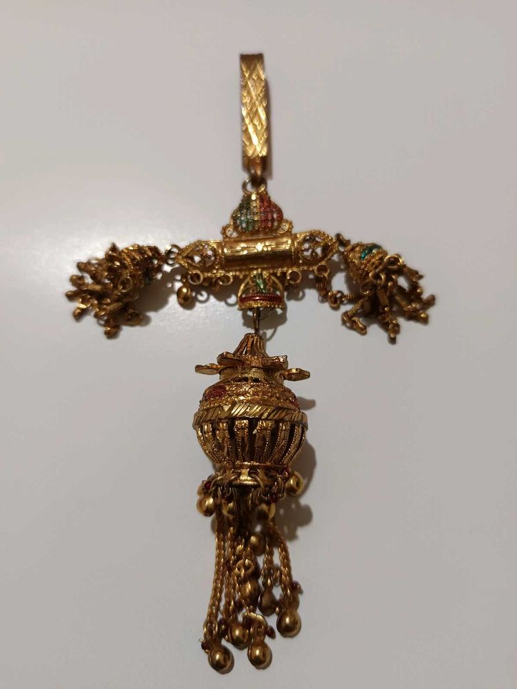 Golden Saree Clip (Saree Jhumka)