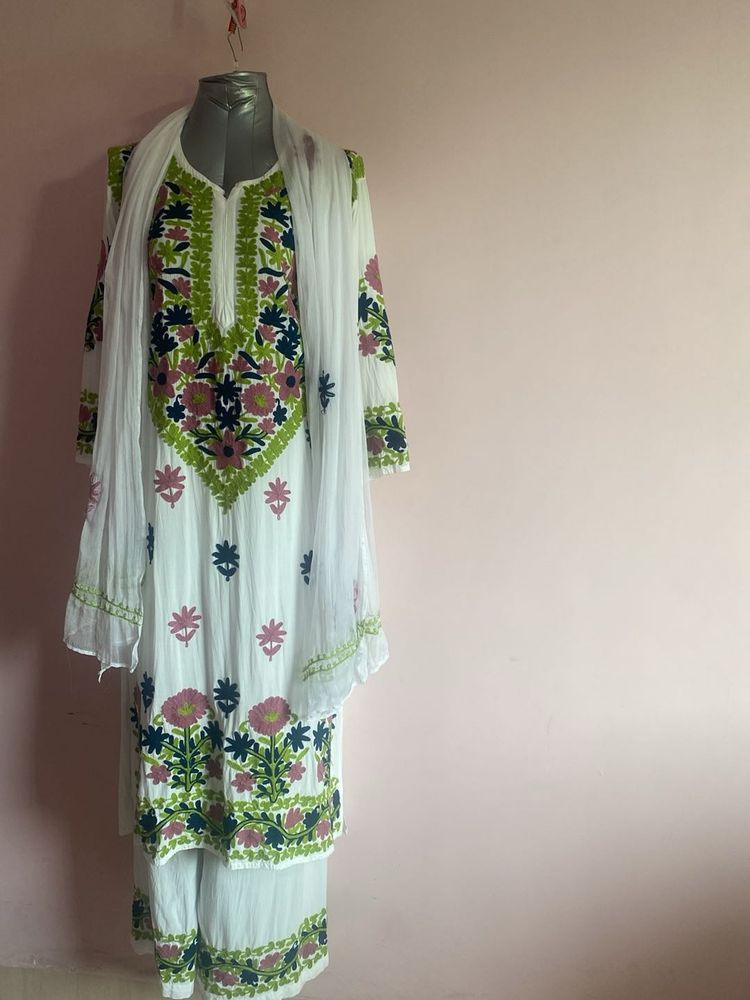 Embroidered Lucknowi Kurta Set