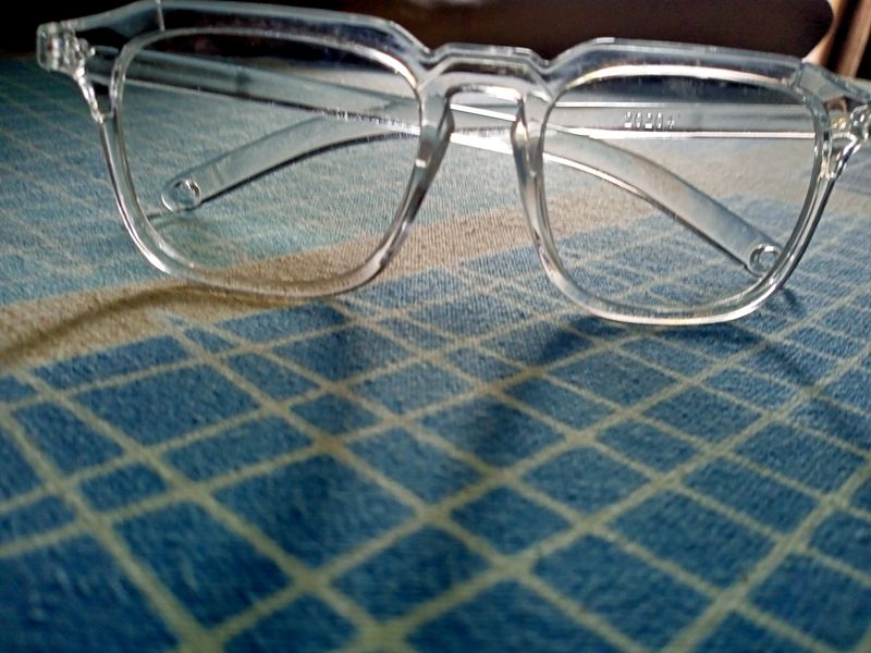 Transparent Unisex Glasses For Both Men And Women
