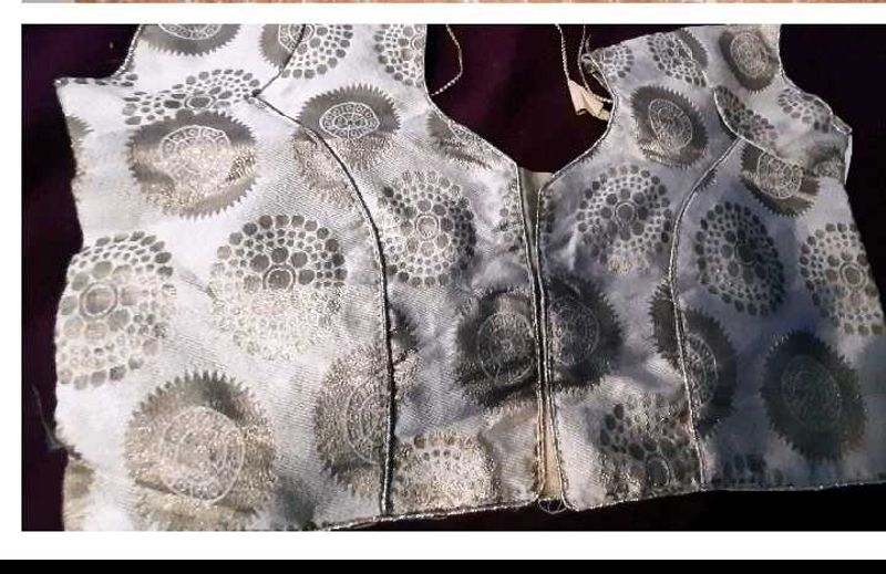 New🎉light Padded Creamy Blouse