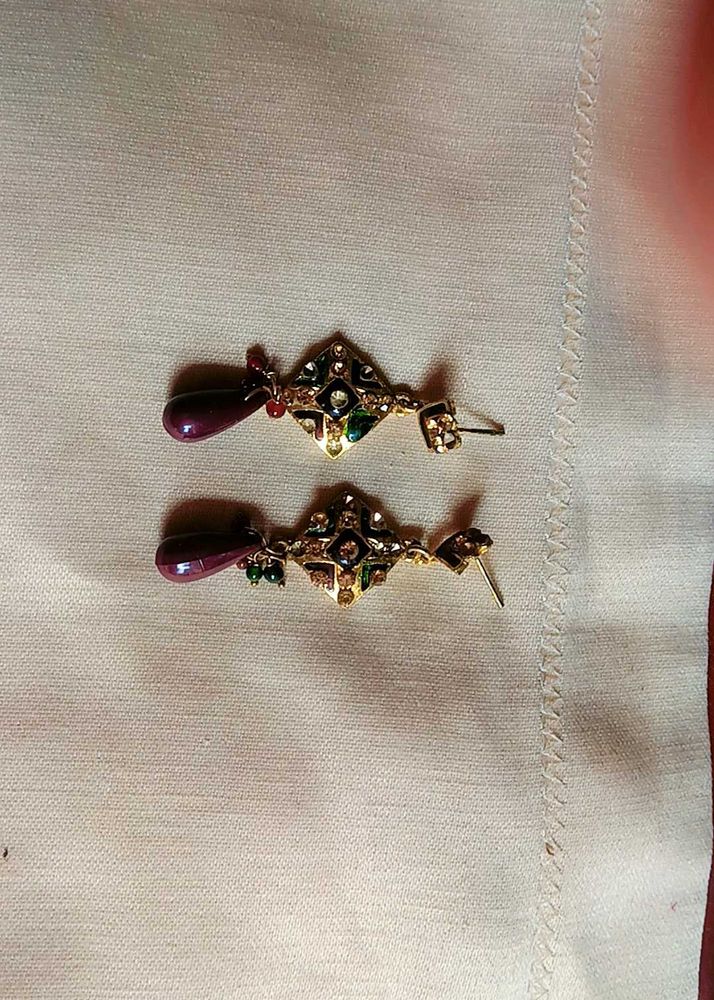 Stylish Gold-Plated Earrings with Stone &amp; Pearl De