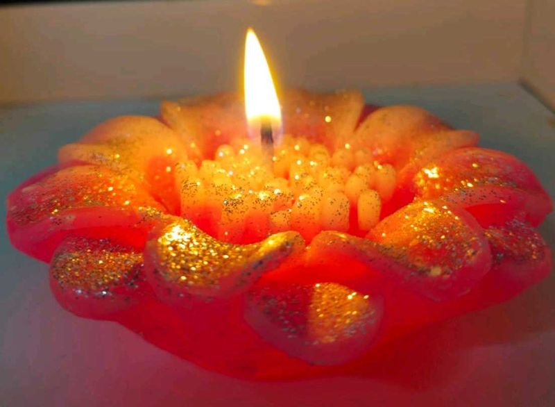 SET OF 2 FLOWER 🌹 CANDLE&#39;S 🕯️