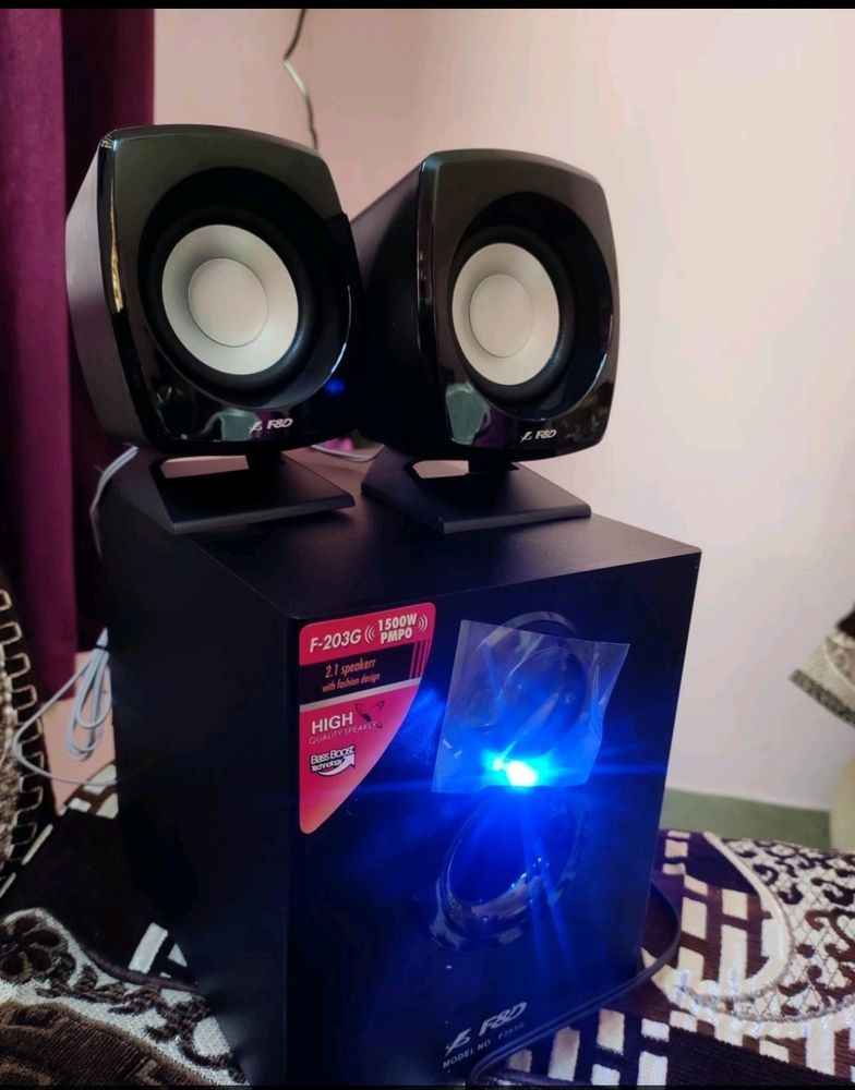 F&amp;D 203G 11W Portable Laptop/Desktop Speakers 🔊 🎶 High Quality . 1 Big speaker &amp; 2 subwoofers (Perfect Condition)