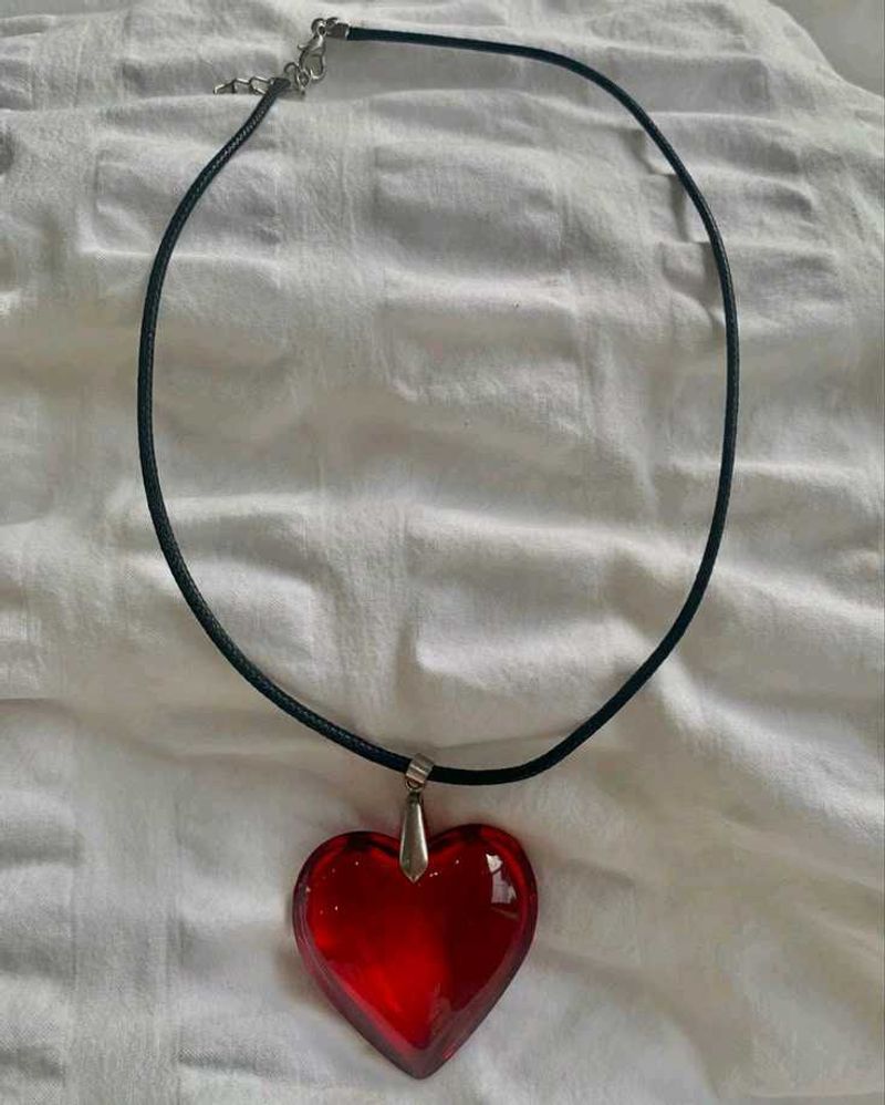 Scarlet Red Heart ♥️