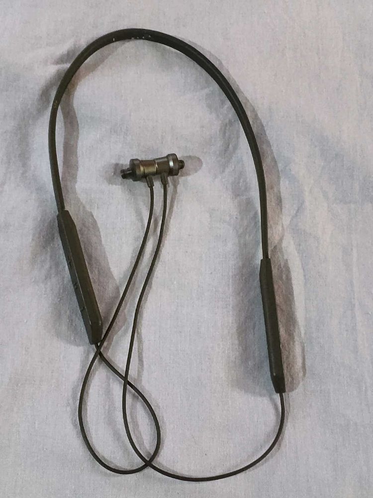 BoAt - Bluetooth neckband earphone